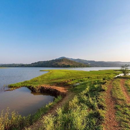 Saffronstays Lakeview Nivara - Farm Stay Villa With Private Pool Near Пуна Экстерьер фото