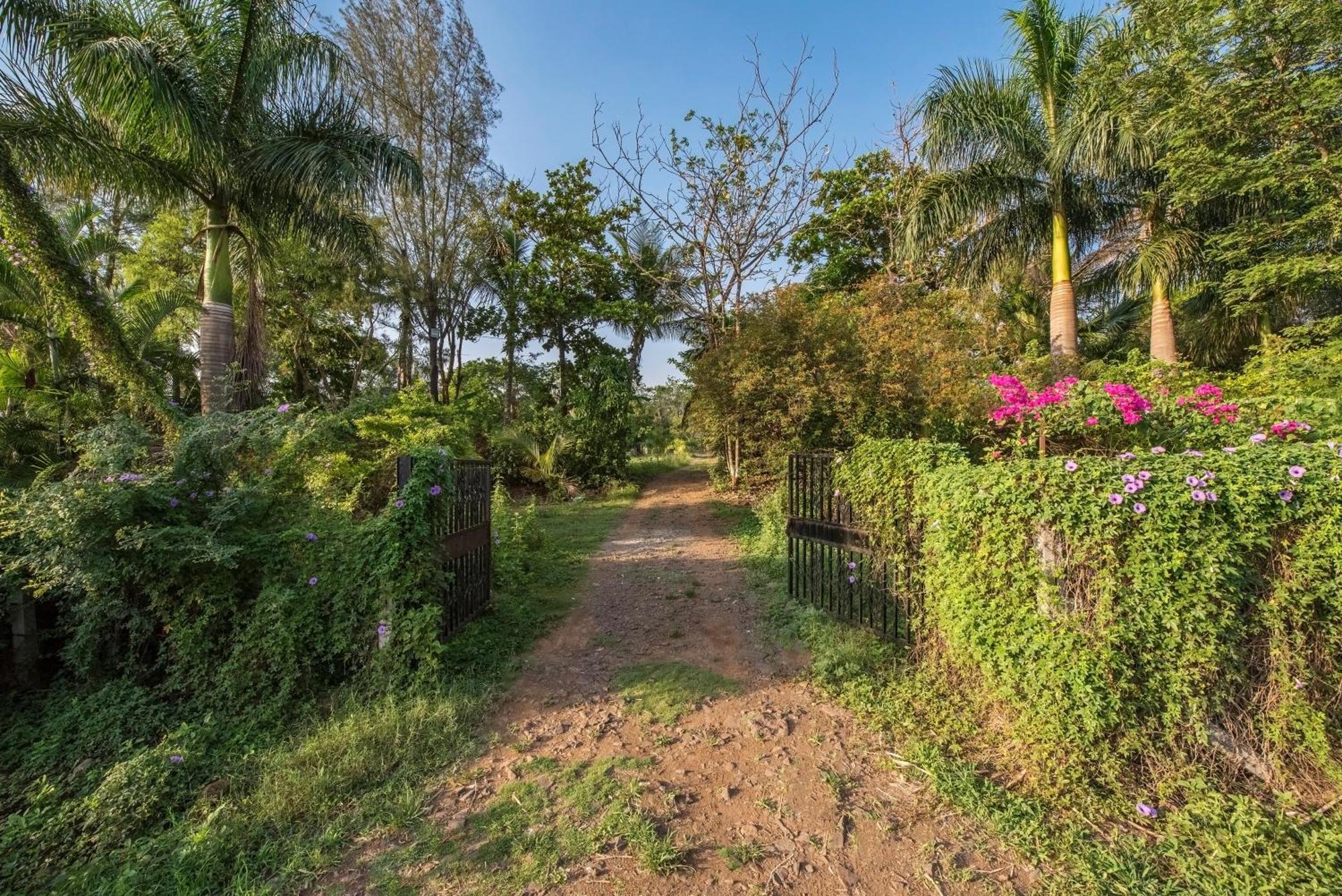 Saffronstays Lakeview Nivara - Farm Stay Villa With Private Pool Near Пуна Экстерьер фото